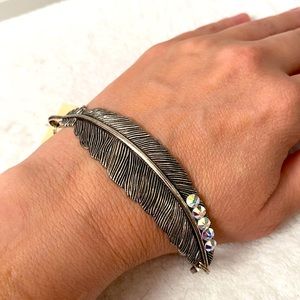 🆕2 Queen B’s- Feather with Iridescent Gem Bracelet